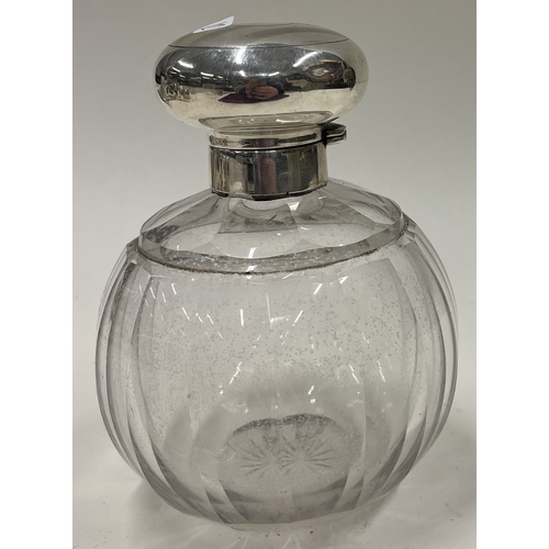 102 - A silver and glass scent bottle. Birmingham circa 1910. Est. £40 - £60.