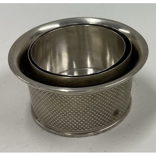 103 - An engine turned collapsible silver beaker. Maker's mark only to base. Approx. 79 grams. Est. £150 -... 