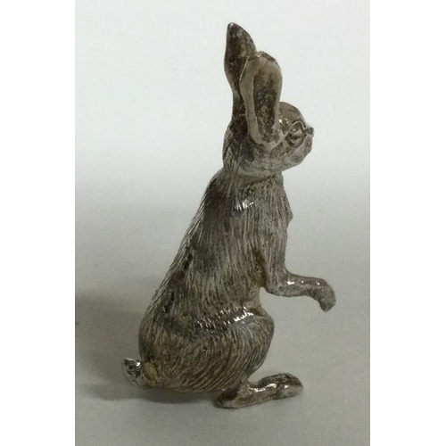 124 - A novelty silver figure of a hare. London 1978. By BSEP. Approx. 27 grams. Est. £100 - £150.