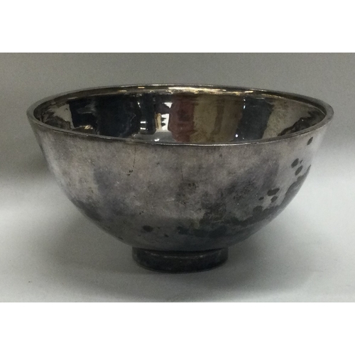 185 - A textured silver bowl on pedestal foot. London. Approx. 40 grams. Est. £50 - £80.