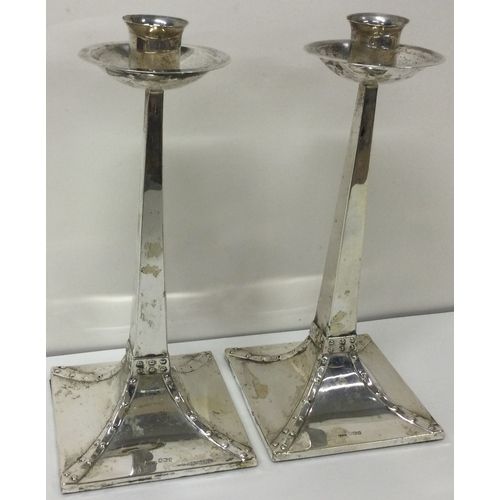 197 - A pair of Art Deco Victorian silver candlesticks with beaded design. Sheffield 1896. By James Dixon ... 