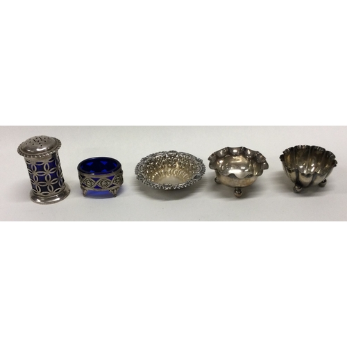 203 - A collection of silver salts, mustard pot etc. Approx. 55 grams. Est. £20 - £30.