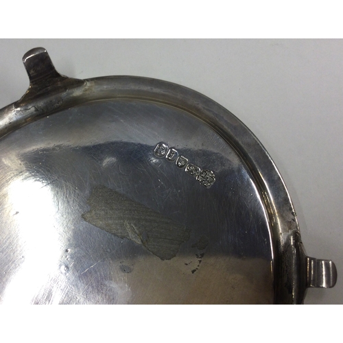 205 - An early 18th/19th Century silver acorn with lift off lid.  Approx. 7 grams. Est. £60 - £80.