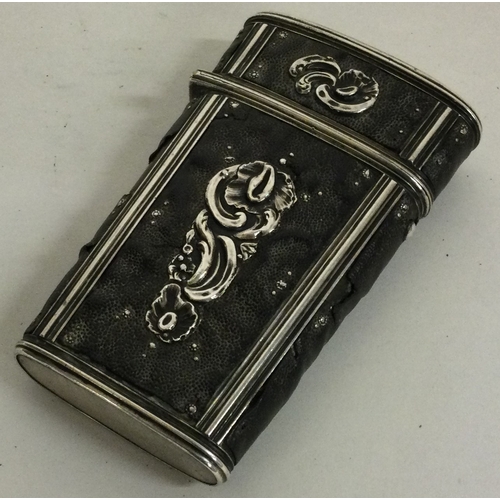 206 - A large and heavy early 19th Century silver etui.  Approx. 81 grams. Est. £200 - £250.