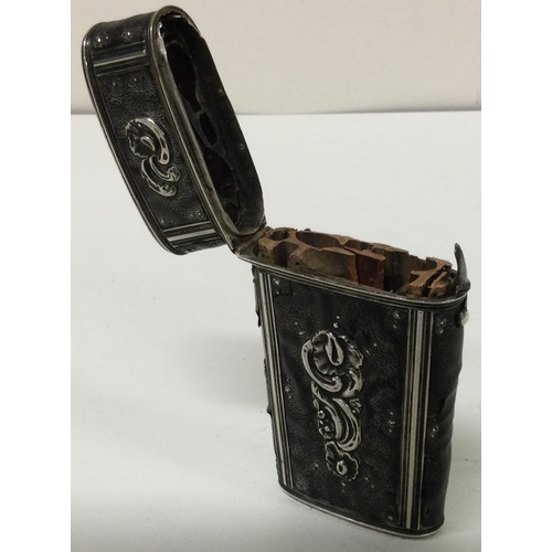 206 - A large and heavy early 19th Century silver etui.  Approx. 81 grams. Est. £200 - £250.