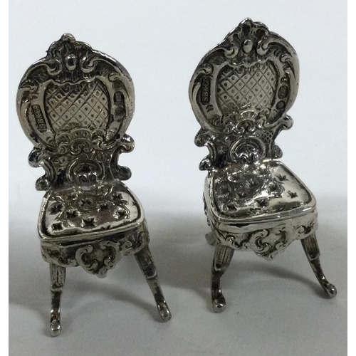 212 - A novelty pair silver chairs. Import marked. Approx. 28 grams. Est. £60 - £80.