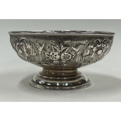 242 - A chased novelty Victorian silver bowl. Sheffield 1865. By Edward Bradley. Approx. 73 grams. Est. £6... 