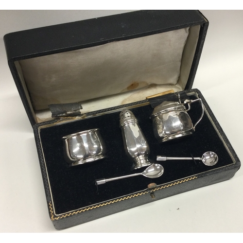 253 - A cased silver three piece cruet of typical form. Approx. 68 grams. Est. £40 - £60.