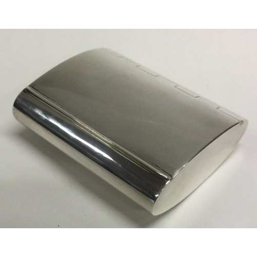 280 - A good quality oval silver box with hinged top. Birmingham.  Approx. 113 grams. Est. £60 - £80.