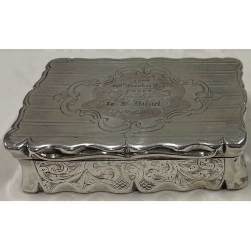 292 - HILLIARD AND THOMPSON: A large Victorian silver table snuff box. Birmingham 1852. Approx. 133 grams.... 