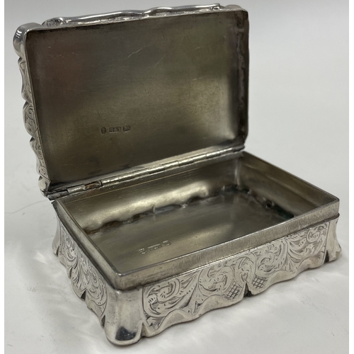 292 - HILLIARD AND THOMPSON: A large Victorian silver table snuff box. Birmingham 1852. Approx. 133 grams.... 