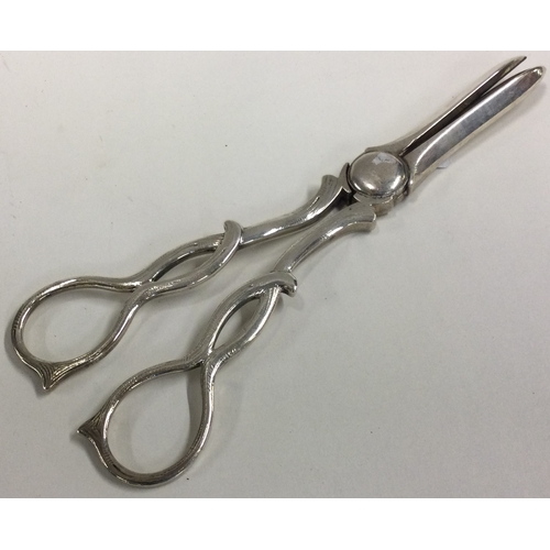 300C - A decorative pair of Victorian silver grape scissors. Birmingham 1859. By John Gilbert. Approx. 70 g... 