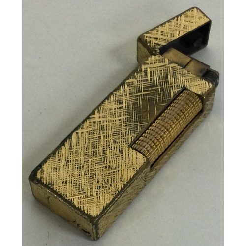 86 - A Dunhill gold plated lighter. Est. £20 - £30.