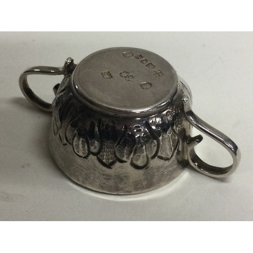 96 - A small silver toy porringer. London. Approx. 17 grams. Est. £30 - £40.