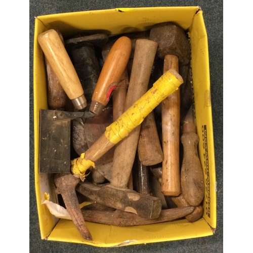 846 - A quantity of old hammers etc. Est. £15 - £20.