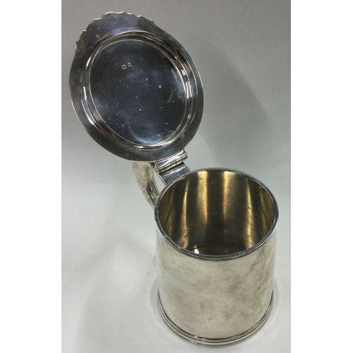 137 - A heavy silver flat top lidded tankard. Birmingham 1931. By FC Richards. Approx. 824 grams. Est. £70... 