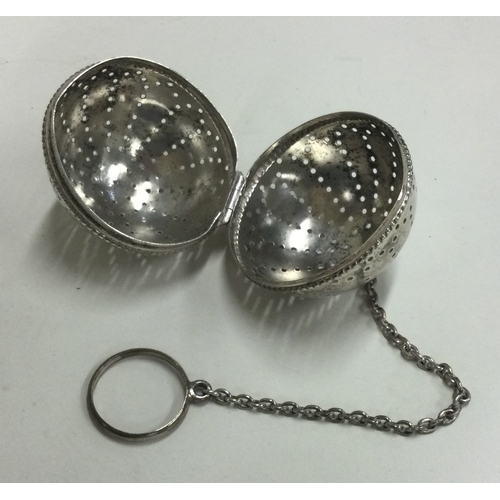 173 - An American silver tea infuser / pomander with suspension chain. Marked to side. Approx. 21 grams. E... 