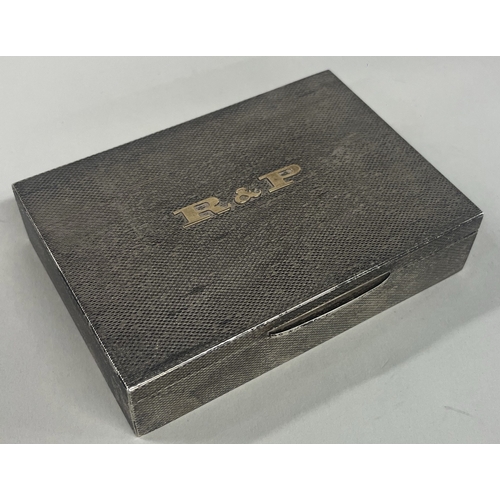 25 - A heavy silver engine turned hinged snuff box. London 1985. By CJ Vander. Approx. 201 grams. Est. £2... 