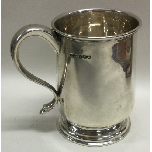 259 - JAMES DIXON & SONS: A clean silver half pint tankard. Sheffield 1943. Approx.190 grams. Est. £150 - ... 