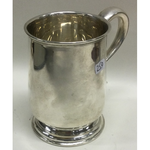 259 - JAMES DIXON & SONS: A clean silver half pint tankard. Sheffield 1943. Approx.190 grams. Est. £150 - ... 