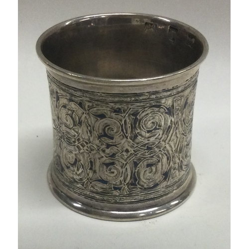 283 - A Russian silver and Niello napkin ring. Approx. 50 grams. Est. £40 - £60.