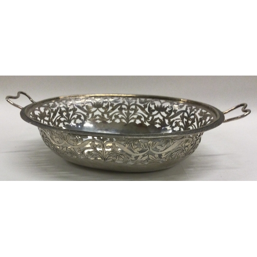 303 - A Continental pierced silver basket. Marked to interior. Approx. 148 grams. Est. £100 - £200.