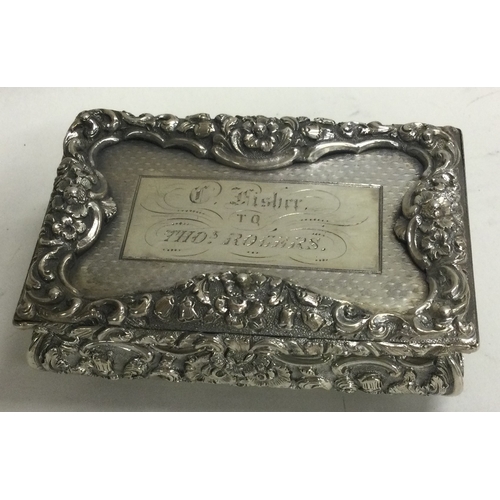 364 - A fine Victorian chased cast silver snuff box. Birmingham 1846. By Yapp & Woodward. Approx. 146 gram... 