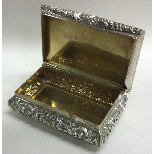 364 - A fine Victorian chased cast silver snuff box. Birmingham 1846. By Yapp & Woodward. Approx. 146 gram... 