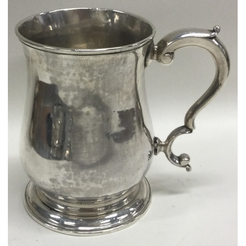 377 - An 18th Century George III silver half pint mug. London 1775. By John Payne. Approx. 200 grams. Est.... 