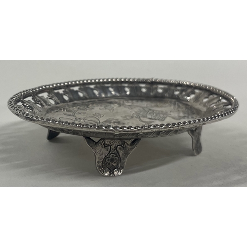 40 - A Chinese export silver pierced salver. Marked to base. Approx. 39 grams. Est. £60 - £80.