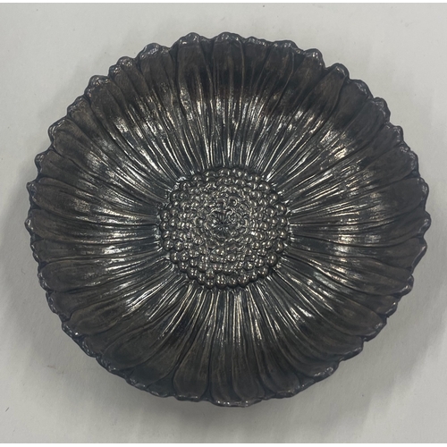 401 - BUCCELLATI: A cased silver flower dish. Approx. 55 grams. Est. £200 - £300.