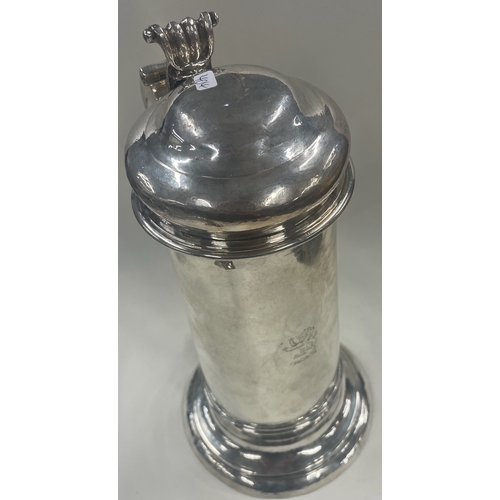 404 - A good quality Britannia Standard George I silver flagon. London 1721. By SA. Approx. 1250 grams. Es... 