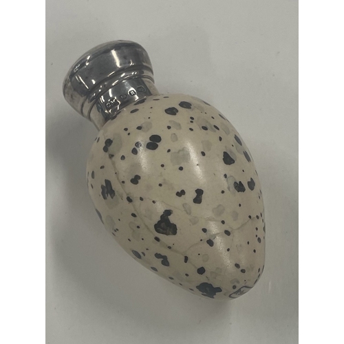 407 - A fine late Victorian silver mounted egg scent bottle. Birmingham 1887. By Charles May. Approx. 29 g... 