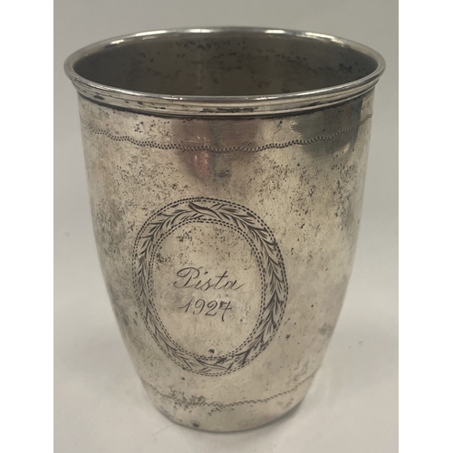 418 - A Continental silver beaker. Marked to base. Approx. 52 grams. Est. £60 - £80.