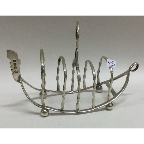 456 - An unusual silver toast rack in the form of a gondola. Birmingham 1910. Approx. 54 grams. Est. £120 ... 