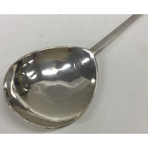 462 - An early 17th Century slip top silver spoon. London. Circa 1630. By Robert Crosse. Approx. 45 grams.... 