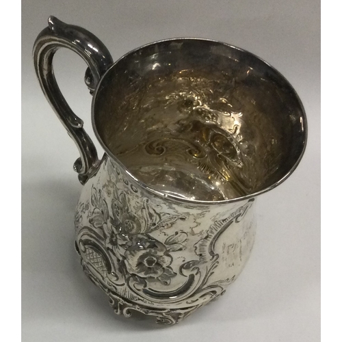 470 - A chased Victorian silver christening mug. London 1857. By Robert Hennell. Approx. 75 grams. Est. £1... 