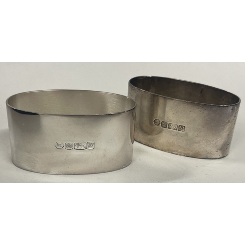 62 - A pair of cased silver napkin rings. London 1996. By Richard Comyns. Approx. 64 grams. Est. £60 - £8... 