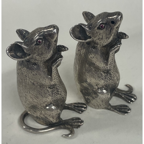 68 - A fine pair of silver salt and peppers in the form of mice. Birmingham 2000. By Wakely & Wheeler. Ap... 