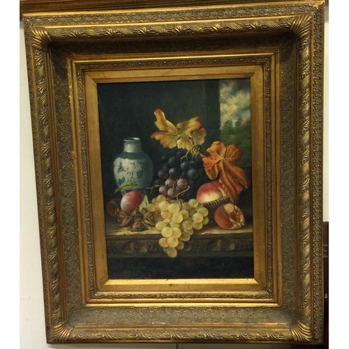 21 - A gilt framed still life. Est. £20 - £30.