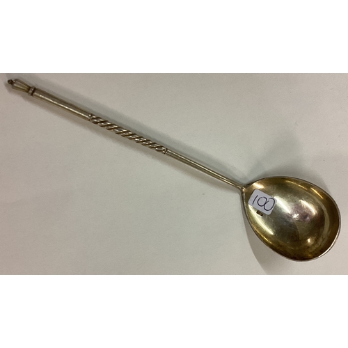 100 - An engraved Russian silver spoon with spiral handle. Circa 1900. Approx. 22 grams. Est. £40 - £60.