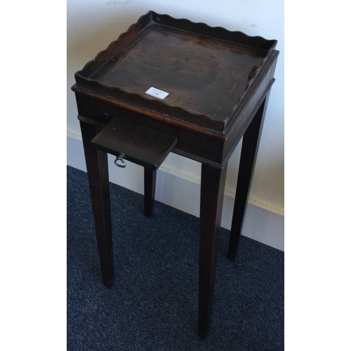 1308 - A Georgian single drawer side table of tapering form. Est. £30 - £50.