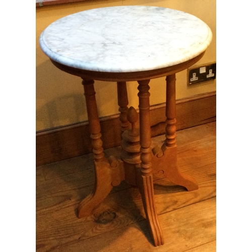 1333 - A small reproduction marble top pedestal table. Est. £50 - £80.