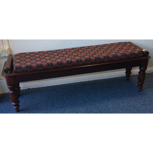 1335 - A mahogany hall bench decorated with scrolls. Est. £100 - £150.