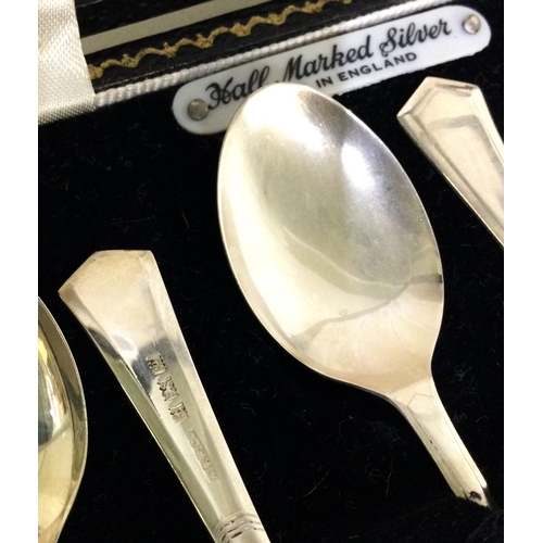 152 - A boxed set of six silver handled coffee spoons. Birmingham. Approx. 42 grams. Est. £20 - £30.