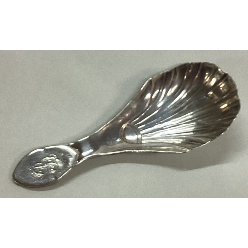 18 - A George III silver fluted caddy spoon. Approx. 10 grams. Est. £30 - £50.