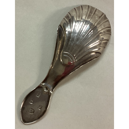 18 - A George III silver fluted caddy spoon. Approx. 10 grams. Est. £30 - £50.