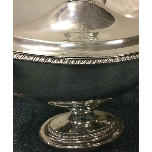 206 - A fine set of four Georgian silver sauce tureens. London 1800. By Williams Pitts. Approx. 2068 grams... 