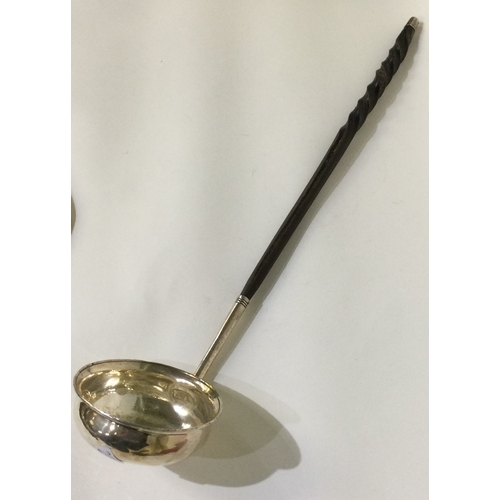 22 - A Georgian silver mounted toddy ladle of typical form. Approx. 47 grams. Est. £30 - £50.