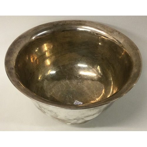 261 - An early heavy 18th Century Irish silver bowl. Approx. 409 grams. Est. £800 - £1200.